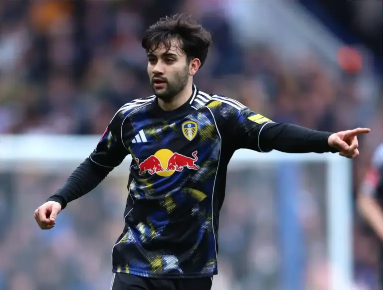 ‘Obsessed’ director pushes move for Brighton midfielder Buonanotte