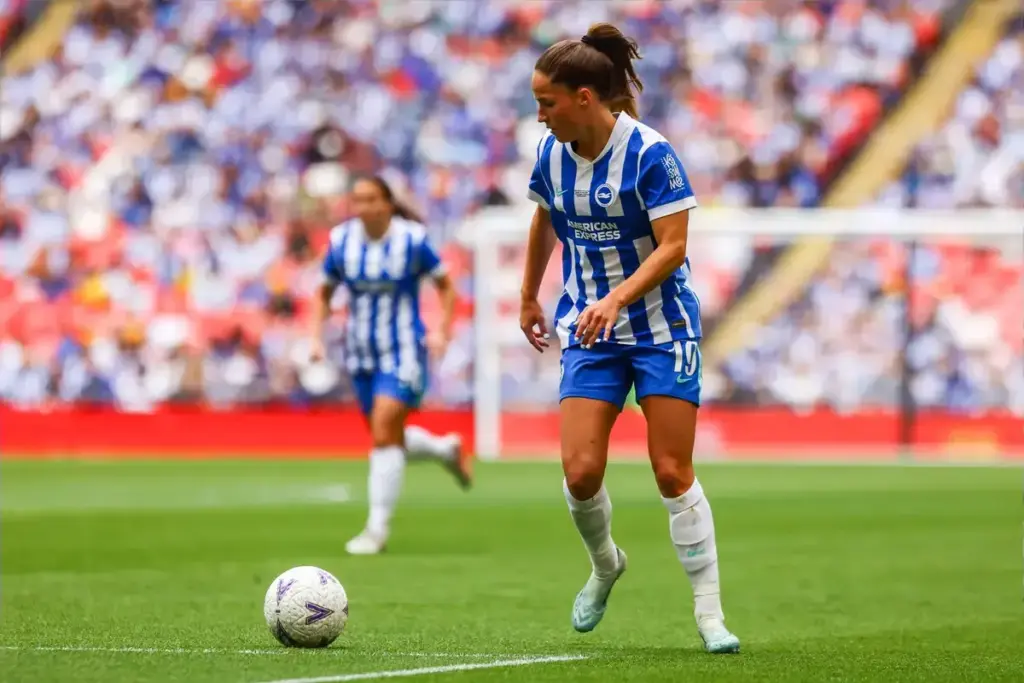 Nadine Noordam Completes Ajax Return As Brighton Women Face Midfield Rebuild