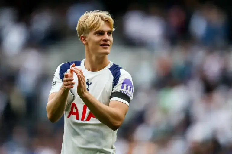 Brighton prepare club-record £60m bid for Tottenham midfielder